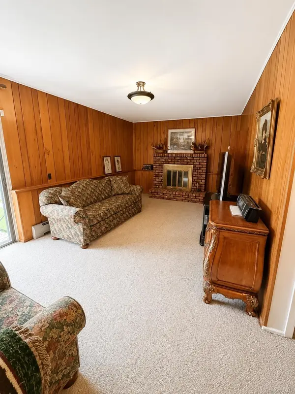 7 Twin CT, Pearl River, NY 10965
