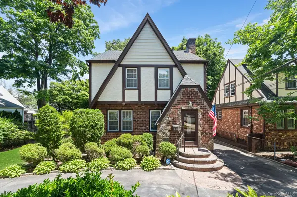 36 Lafayette AVE, Lynbrook, NY 11563