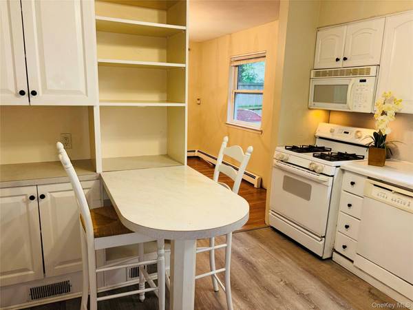 3 Altamont AVE, Sea Cliff, NY 11579