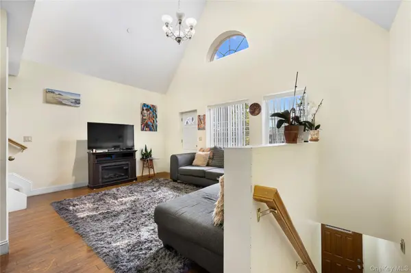 58-11 183rd ST, Fresh Meadows, NY 11365