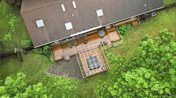 46 Margin DR, Shirley, NY 11967