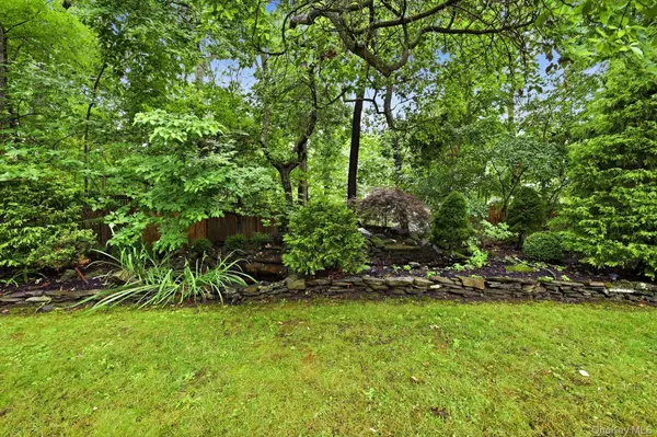 46 Margin DR, Shirley, NY 11967