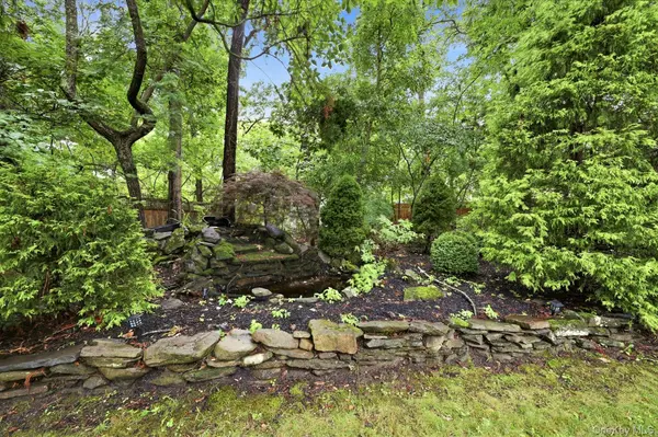 46 Margin DR, Shirley, NY 11967