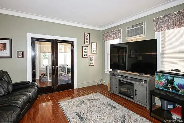 7333 71st PL, Glendale, NY 11385