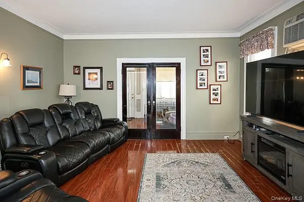 7333 71st PL, Glendale, NY 11385