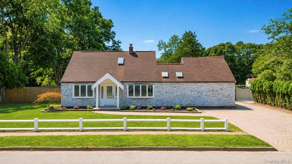 36 Fifty Acre RD, Smithtown, NY 11787