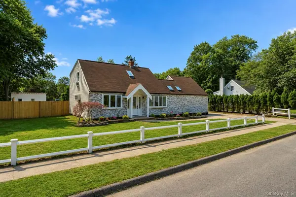 36 Fifty Acre RD, Smithtown, NY 11787