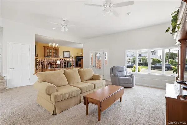 2 6th AVE, Farmingdale, NY 11735