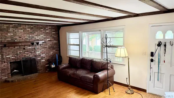496 Windsor PL, Oceanside, NY 11572