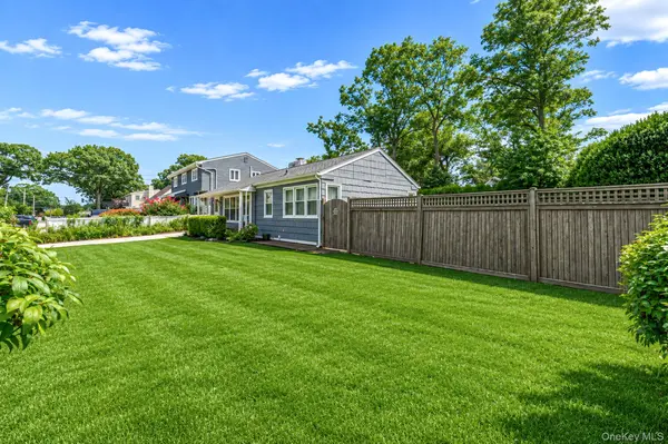 92 Parkhill AVE, Massapequa, NY 11758