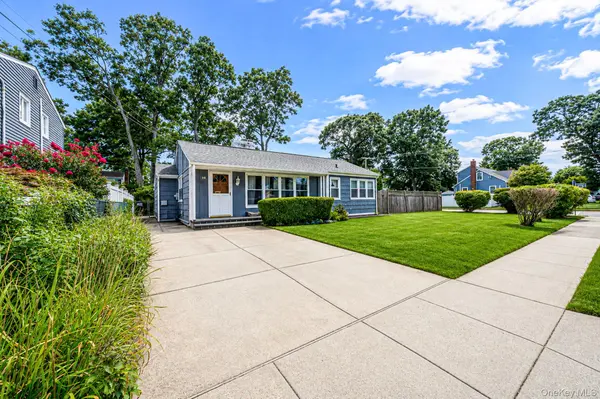 92 Parkhill AVE, Massapequa, NY 11758