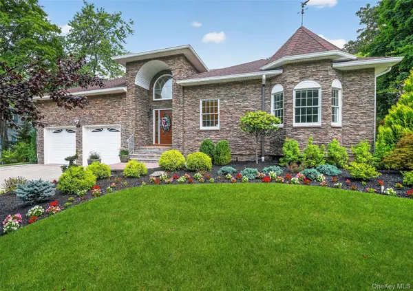 13 Spruce LN, West Nyack, NY 10994