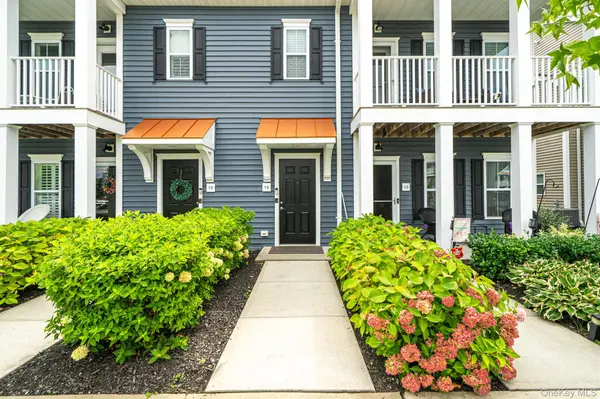 14 Park DR, East Islip, NY 11730