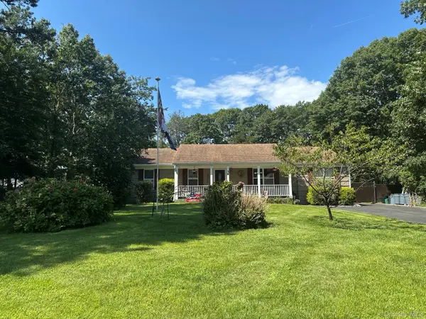 24 Evergreen DR, Manorville, NY 11949
