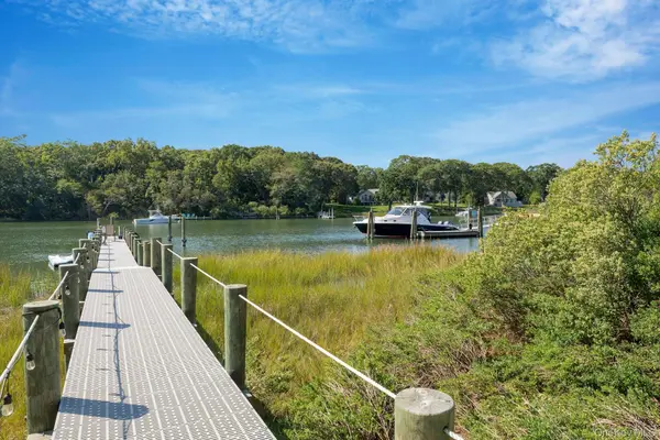 2280 Deep Hole DR, Mattituck, NY 11952