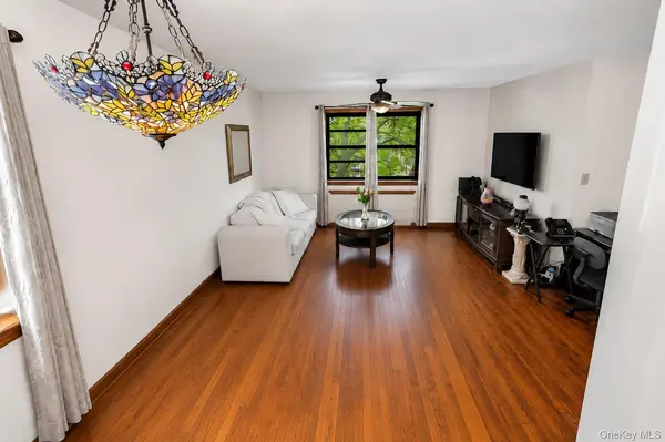 218-12 43rd AVE #2E, Bayside, NY 11361