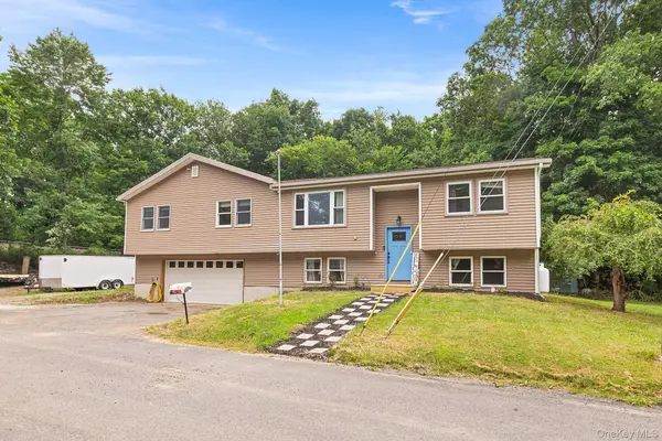 22 Hill View RD, New Windsor, NY 12553