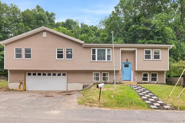 22 Hill View RD, New Windsor, NY 12553