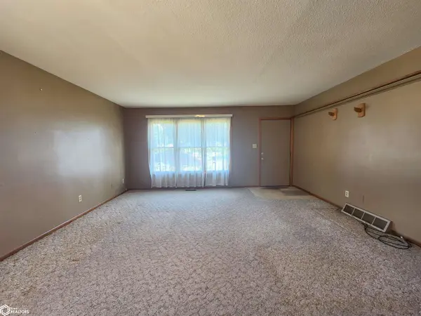 408 26th ST, Mason City, IA 50401