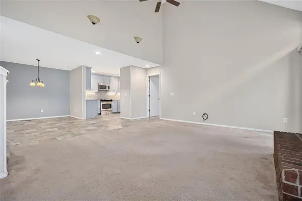121 S Creekdale DR, Norman, OK 73072