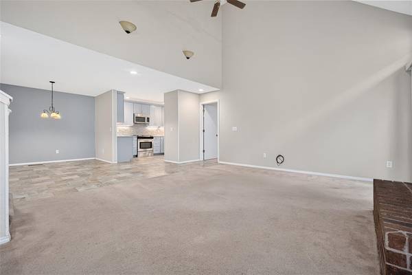 121 S Creekdale DR, Norman, OK 73072