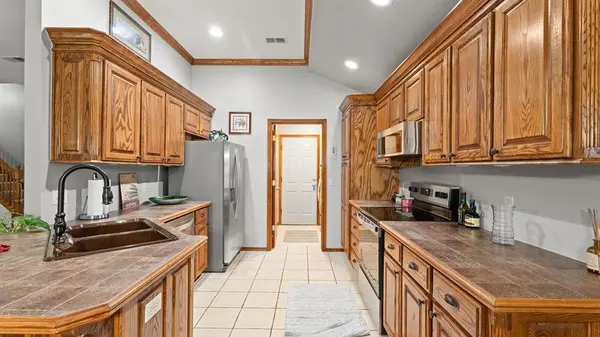 11201 Arbor Lake DR, Oklahoma City, OK 73170