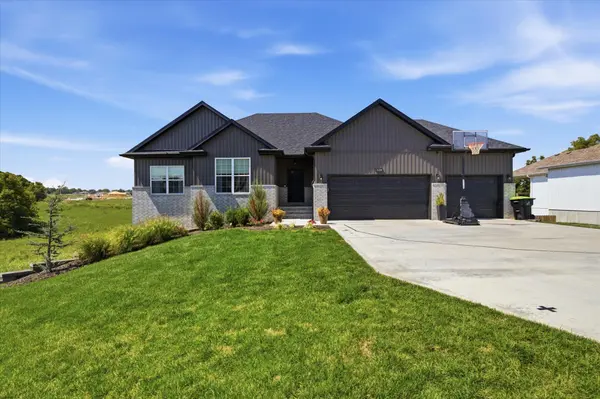518 Cherokee CT, Rogersville, MO 65742