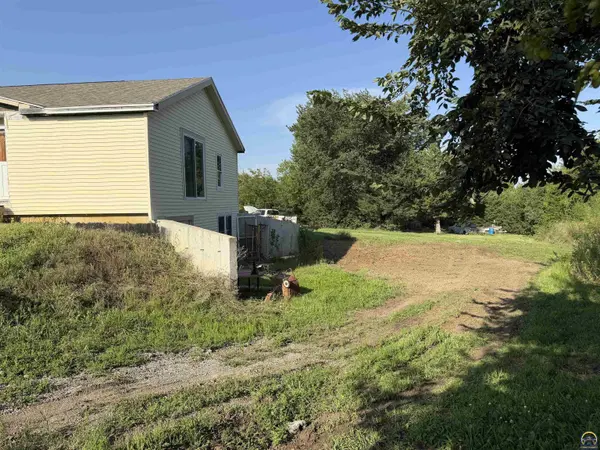 6936 Butler RD, Meriden, KS 66512