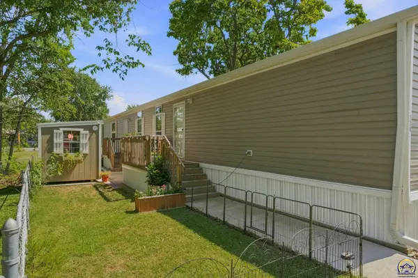 138 SE Willow Way, Topeka, KS 66609