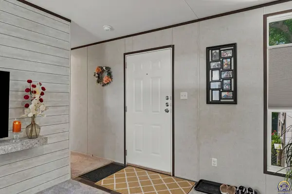 138 SE Willow Way, Topeka, KS 66609