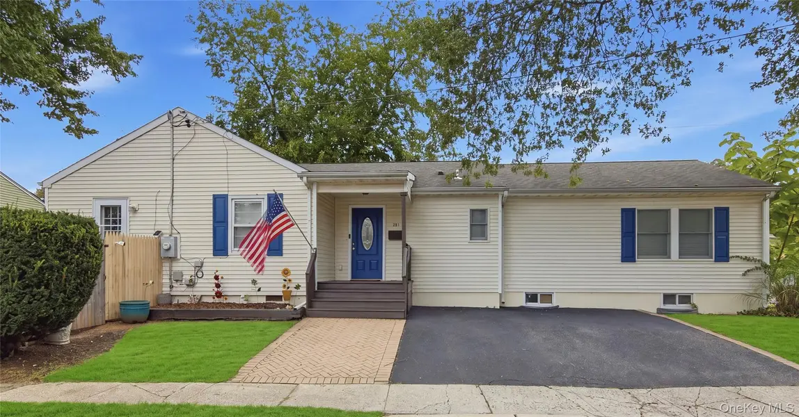 301 Laurel RD, Northport, NY 11768