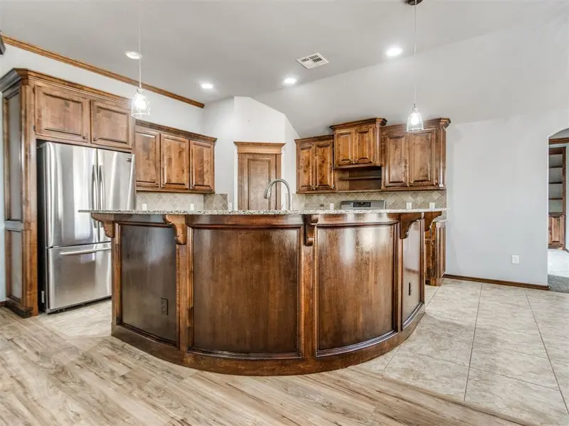 3404 Paul DR, Moore, OK 73160
