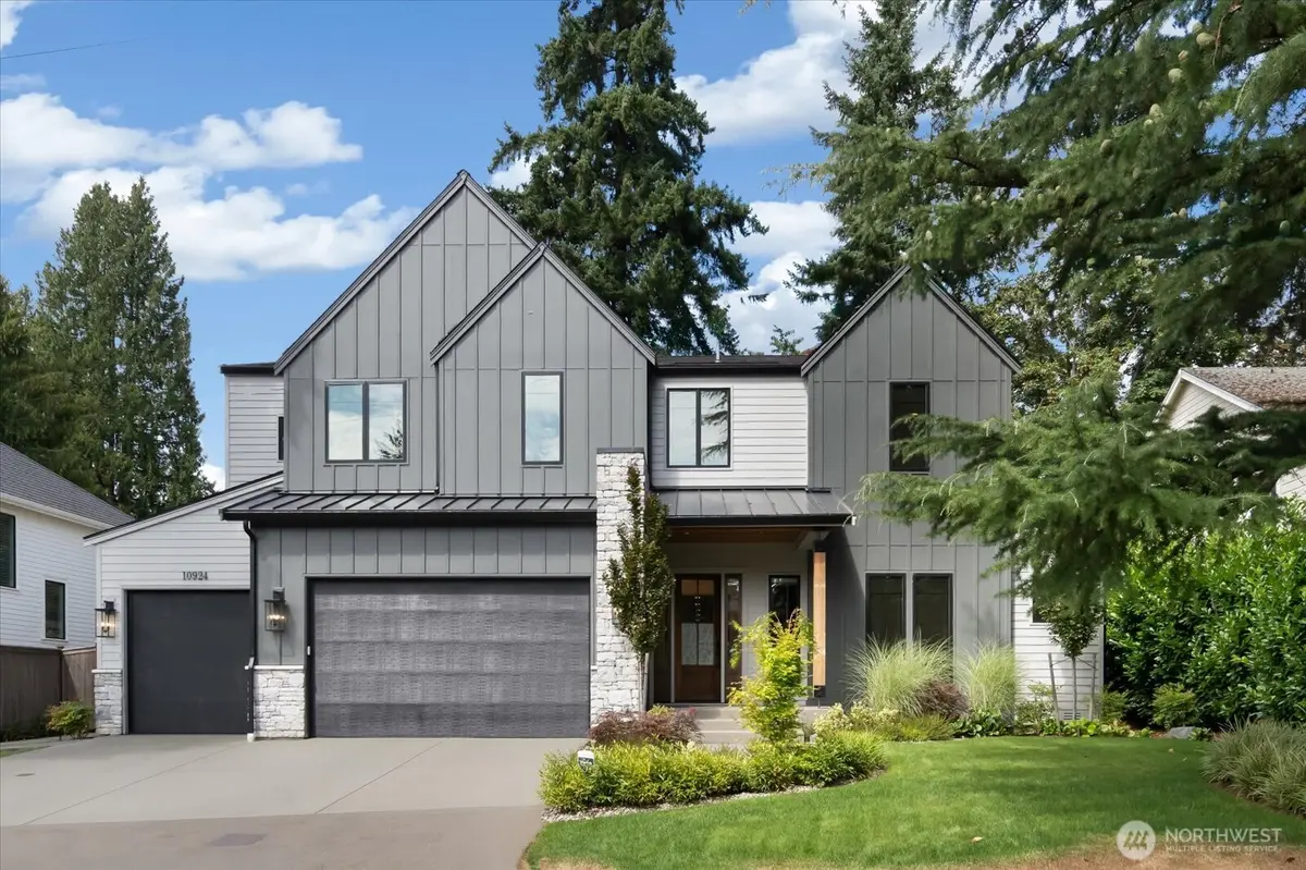 10924 SE 24th PL, Bellevue, WA 98004