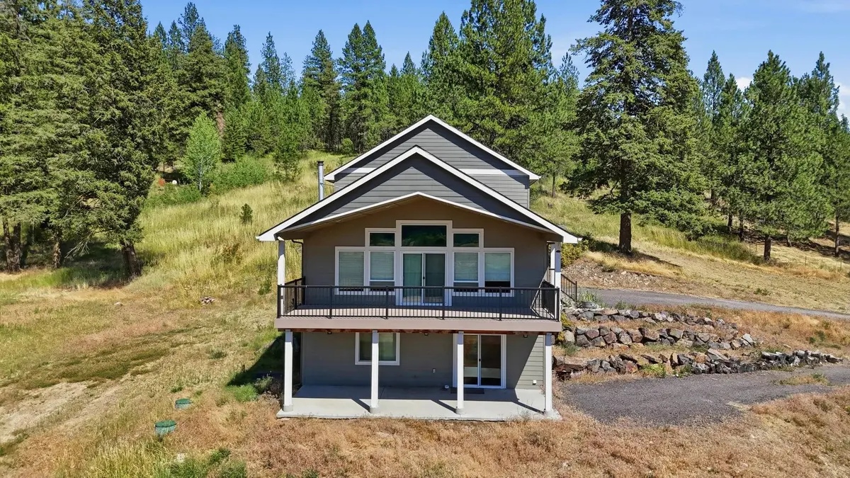12611 E Big Meadows Rd, Chattaroy, WA 99003