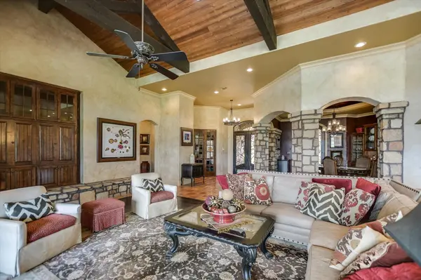481 Chimney Cove DR, Marble Falls, TX 78654