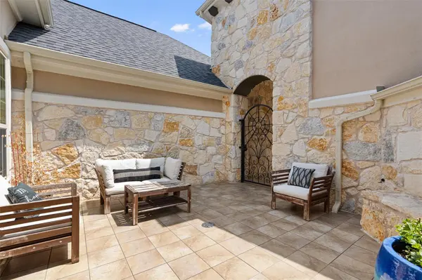 2700 War Wagon WAY, Leander, TX 78641