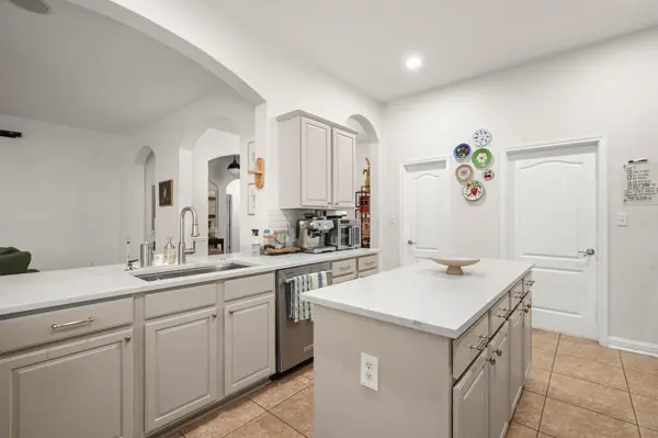 4613 Pyrenees PASS, Bee Cave, TX 78738
