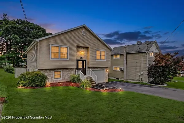 448 Delaware ST, Peckville, PA 18452