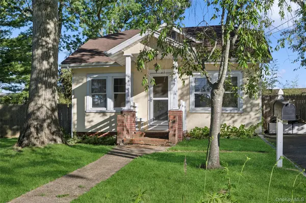 36 Lakeview CT, Ronkonkoma, NY 11779