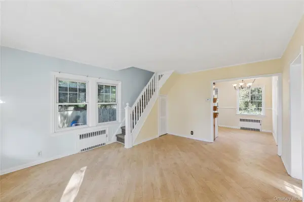 36 Lakeview CT, Ronkonkoma, NY 11779