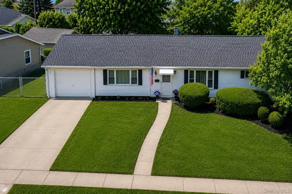 43 Plainedge DR, Bethpage, NY 11714