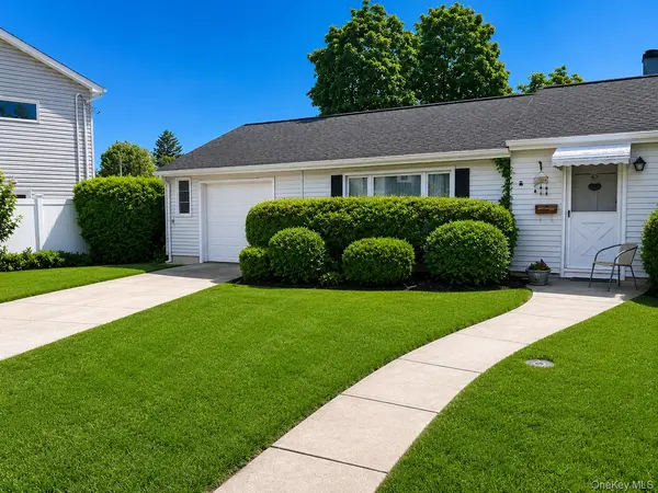 43 Plainedge DR, Bethpage, NY 11714