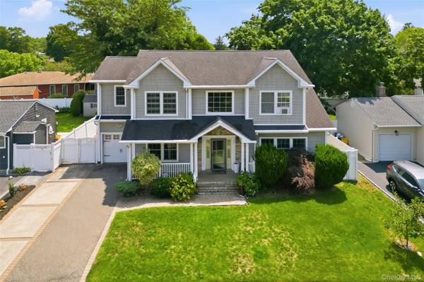 19 Manetto DR, Plainview, NY 11803