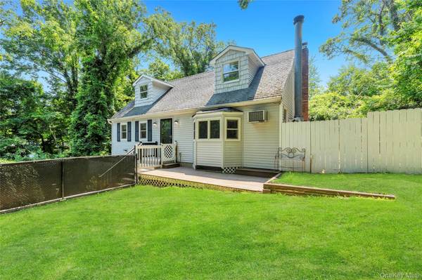 14 Seaside AVE, Sound Beach, NY 11789