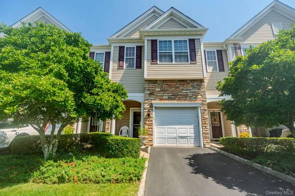 43 Torrey Pine LN #82, Bay Shore, NY 11706