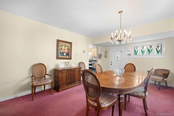 77 Pilgrim LN, Westbury, NY 11590