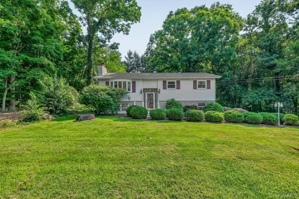 37 Julie DR, Hopewell Junction, NY 12533