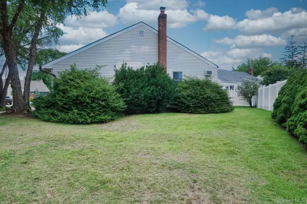 108 Glen RD, Babylon, NY 11703