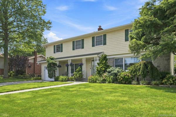 7 Herkimer AVE, Jericho, NY 11753
