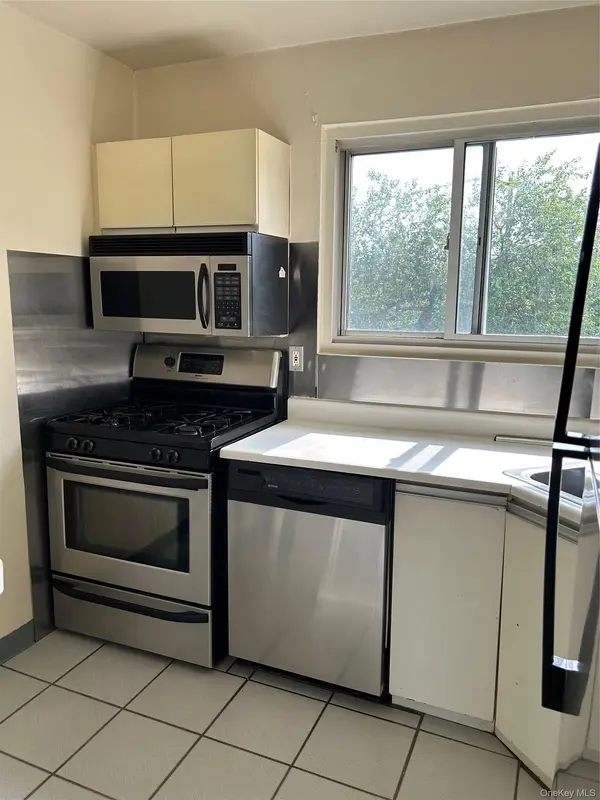 1027 Fenwood DR ##3, Valley Stream, NY 11580